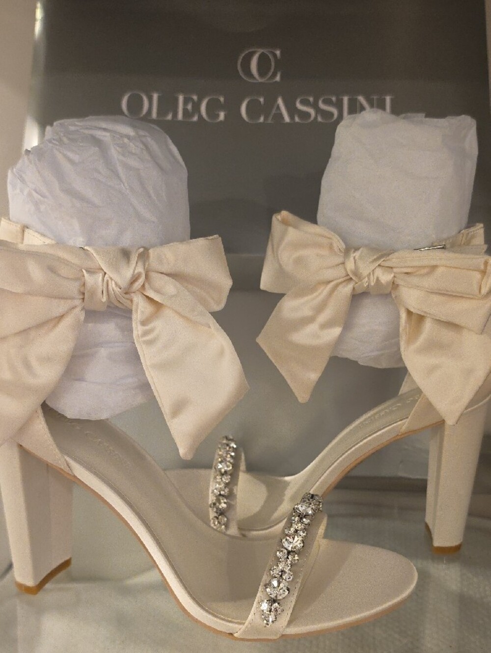 Oleg Cassini Champagne crystal Satin Bow Block Heel Sandals sizes 7,8,9 - Picture 5 of 12